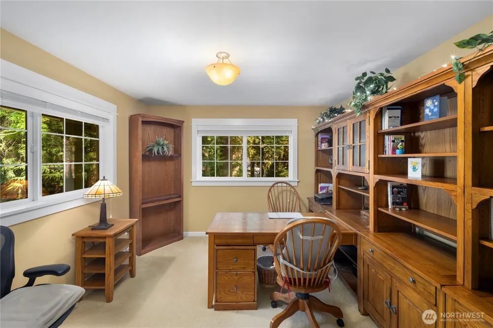981 E Lakeshore Dr Allyn, WA 98524