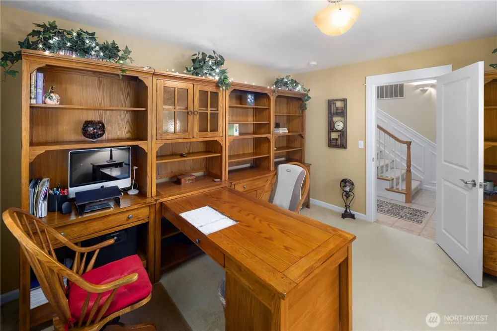 981 E Lakeshore Dr Allyn, WA 98524