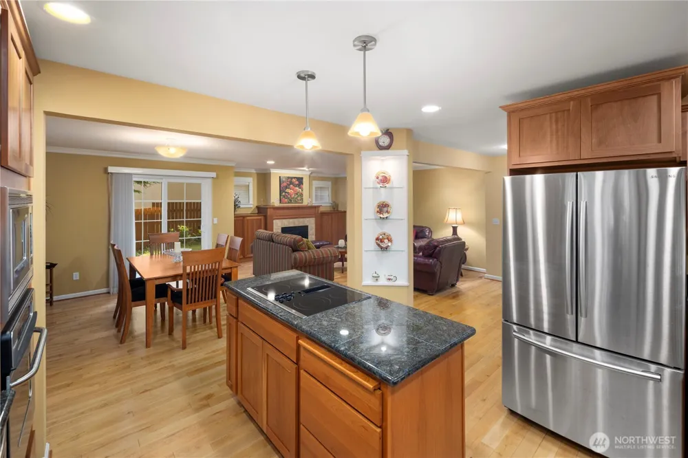 981 E Lakeshore Dr Allyn, WA 98524