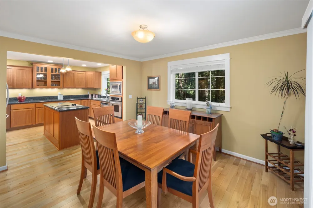 981 E Lakeshore Dr Allyn, WA 98524
