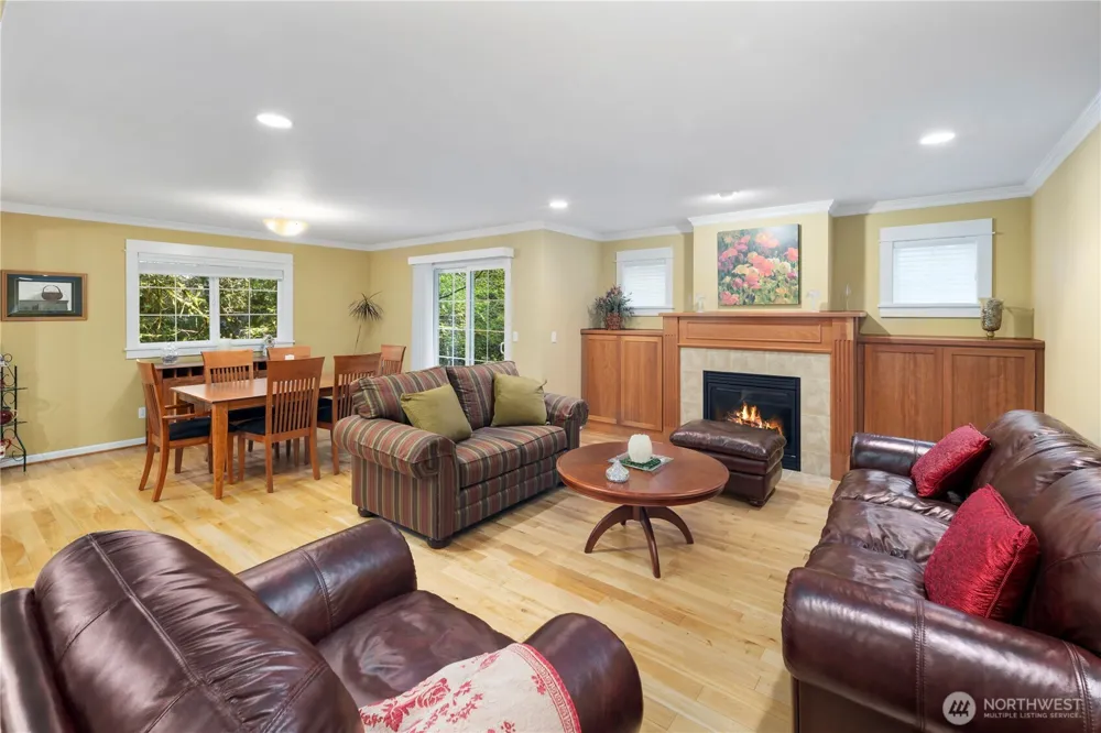 981 E Lakeshore Dr Allyn, WA 98524