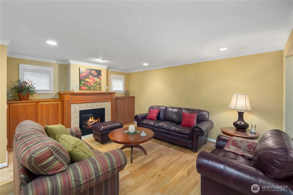 981 E Lakeshore Dr Allyn, WA 98524