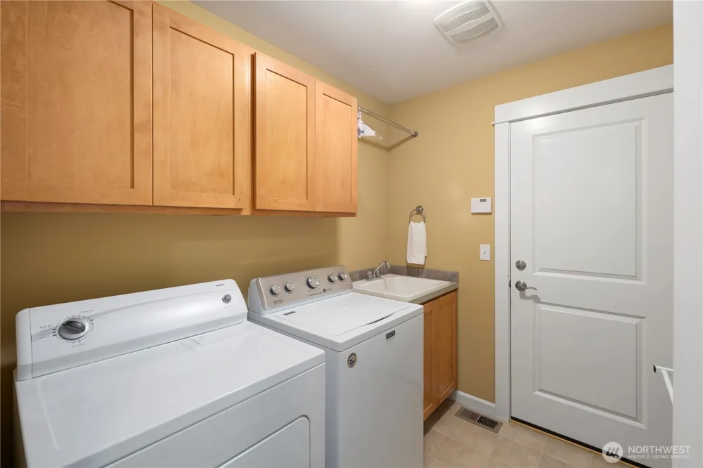 981 E Lakeshore Dr Allyn, WA 98524