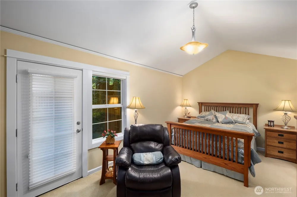 981 E Lakeshore Dr Allyn, WA 98524