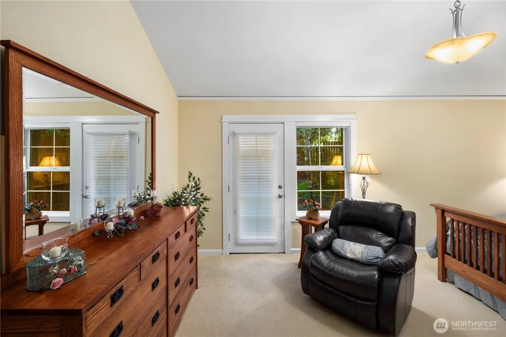 981 E Lakeshore Dr Allyn, WA 98524