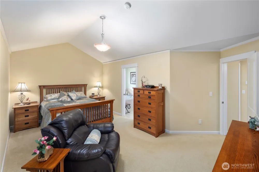 981 E Lakeshore Dr Allyn, WA 98524