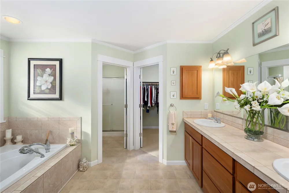 981 E Lakeshore Dr Allyn, WA 98524