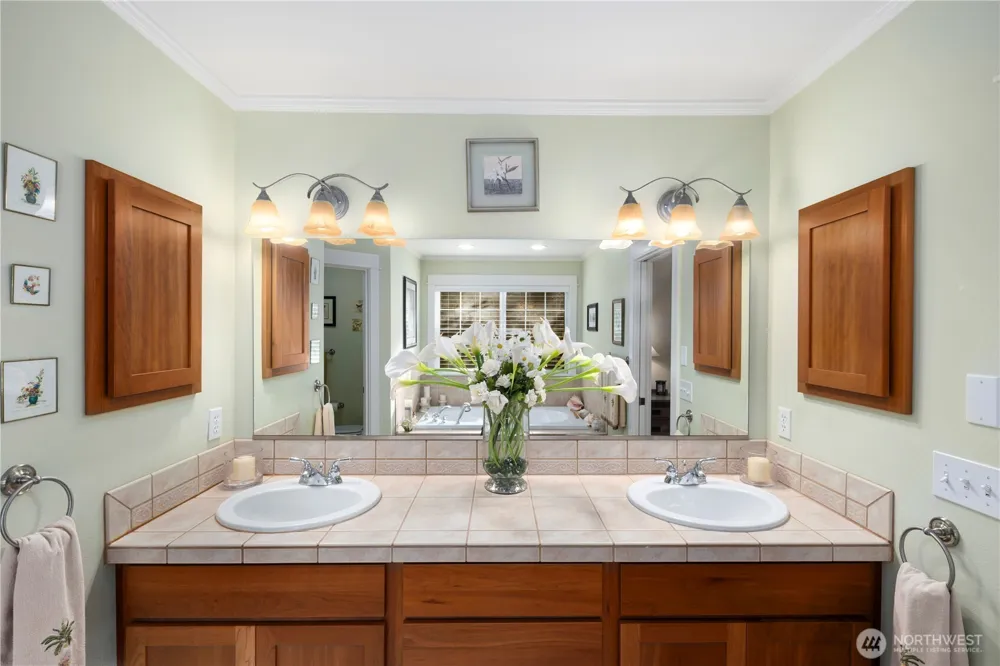 981 E Lakeshore Dr Allyn, WA 98524