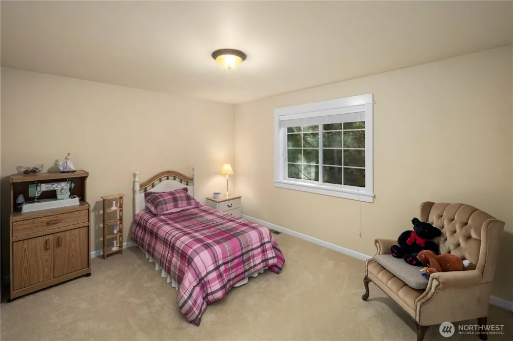 981 E Lakeshore Dr Allyn, WA 98524