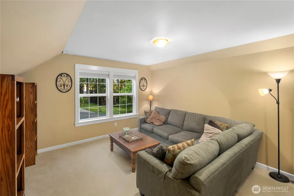 981 E Lakeshore Dr Allyn, WA 98524