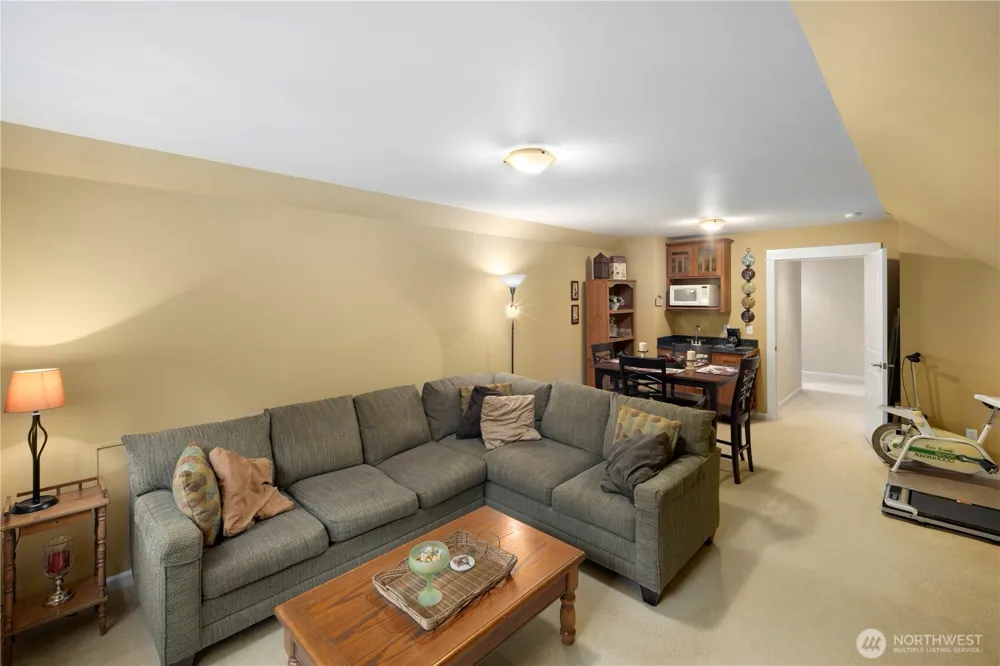 981 E Lakeshore Dr Allyn, WA 98524