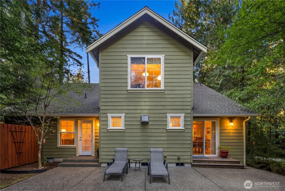981 E Lakeshore Dr Allyn, WA 98524