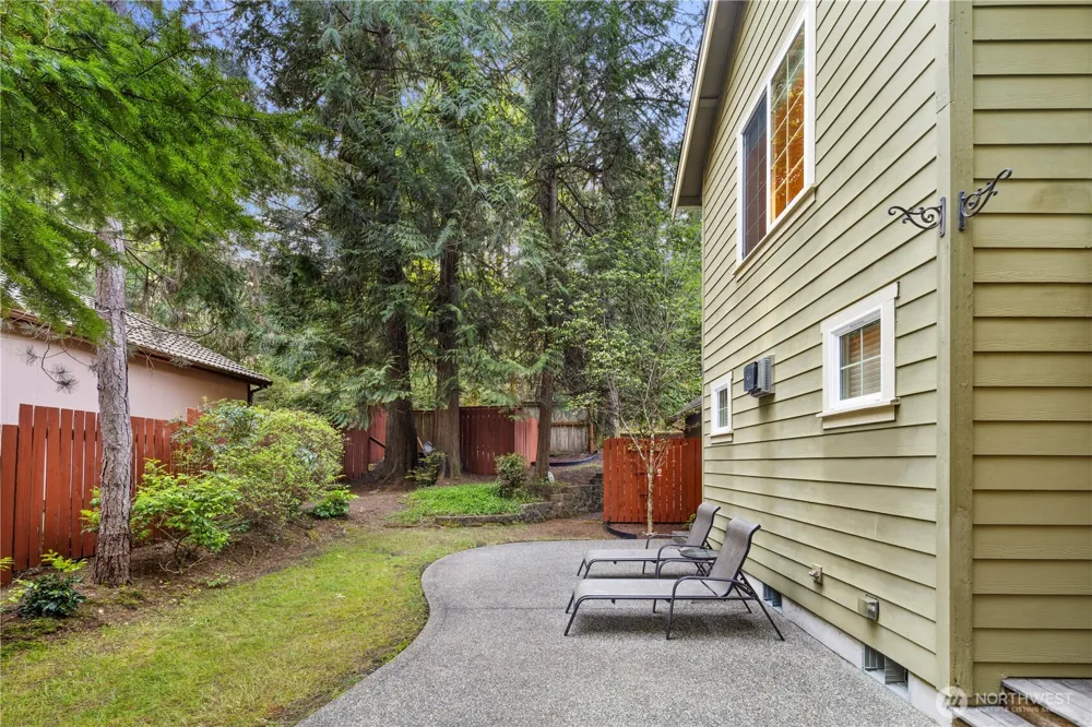 981 E Lakeshore Dr Allyn, WA 98524