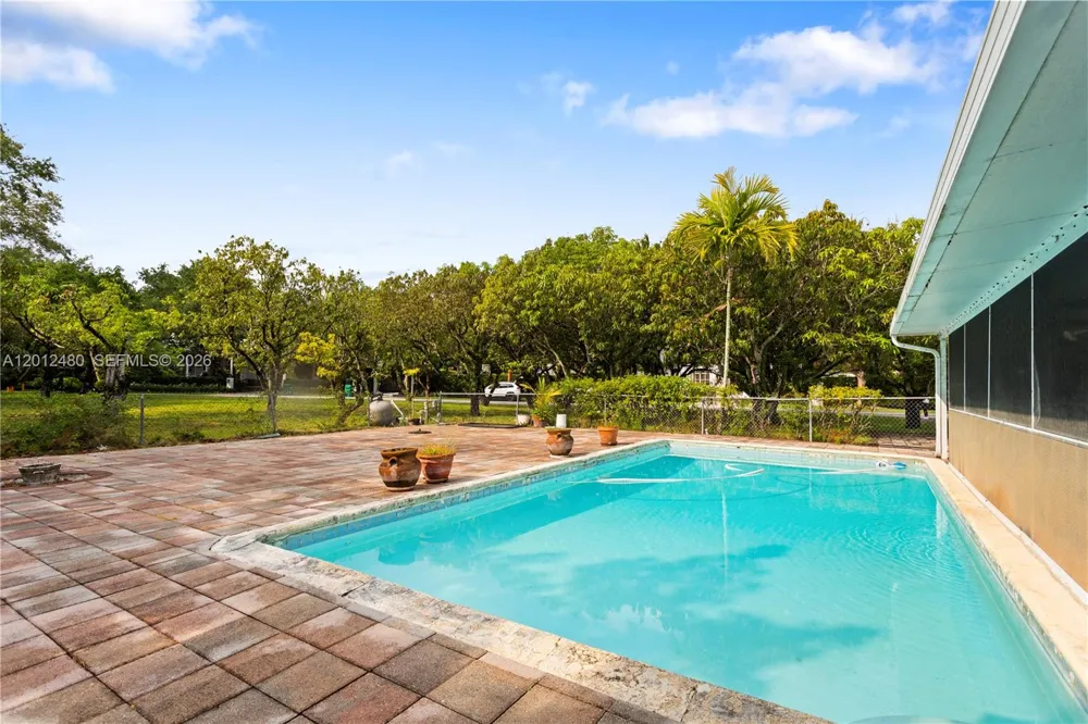 10851 SW 68th Ave Pinecrest, FL 33156