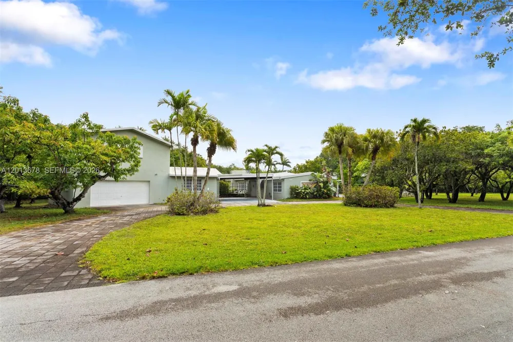 10851 SW 68th Ave Pinecrest, FL 33156