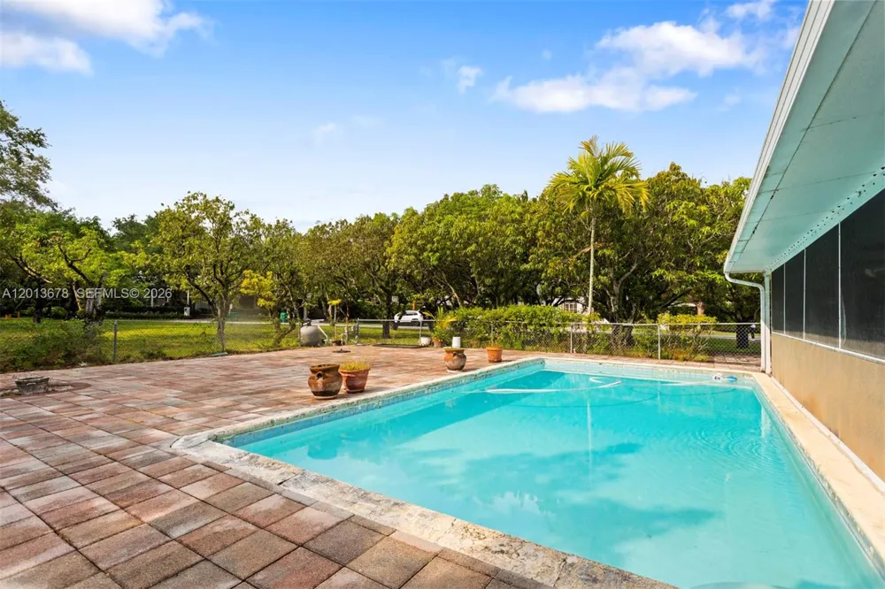 10851 SW 68th Ave Pinecrest, FL 33156