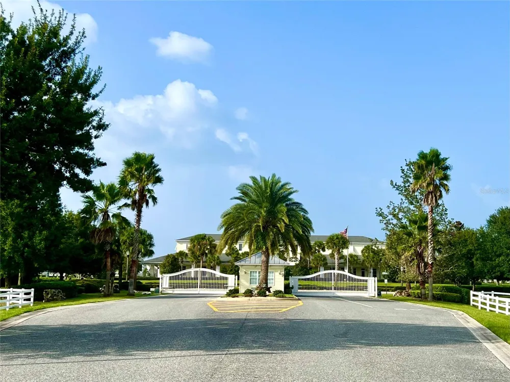 4933 SE 92ND BOULEVARD Webster, FL 33597