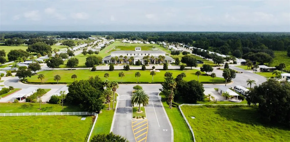 4933 SE 92ND BOULEVARD Webster, FL 33597