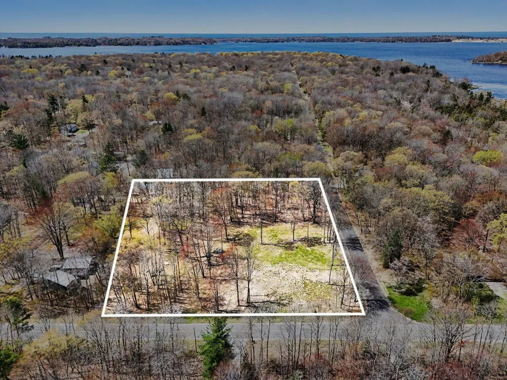 4717 Lincoln Road Ludington, MI 49431
