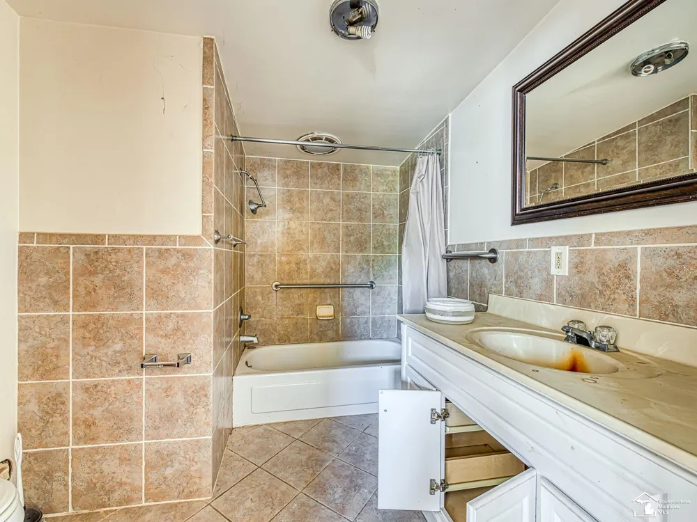 12050 Elmdale Drive Freedom Township, MI 48158