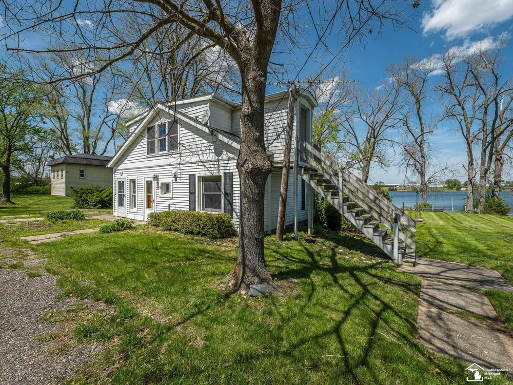 12050 Elmdale Drive Freedom Township, MI 48158