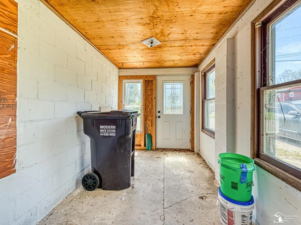 12050 Elmdale Drive Freedom Township, MI 48158