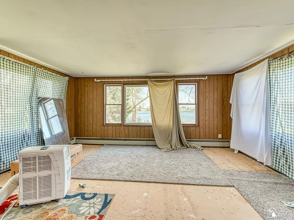 12050 Elmdale Drive Freedom Township, MI 48158
