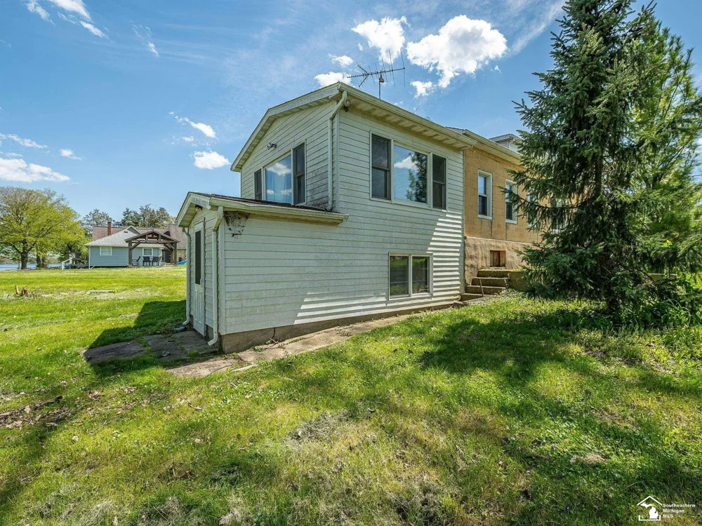 12050 Elmdale Drive Freedom Township, MI 48158