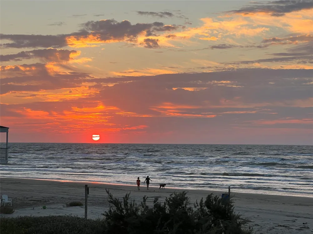 4230 Pirates Drive Galveston, TX 77554