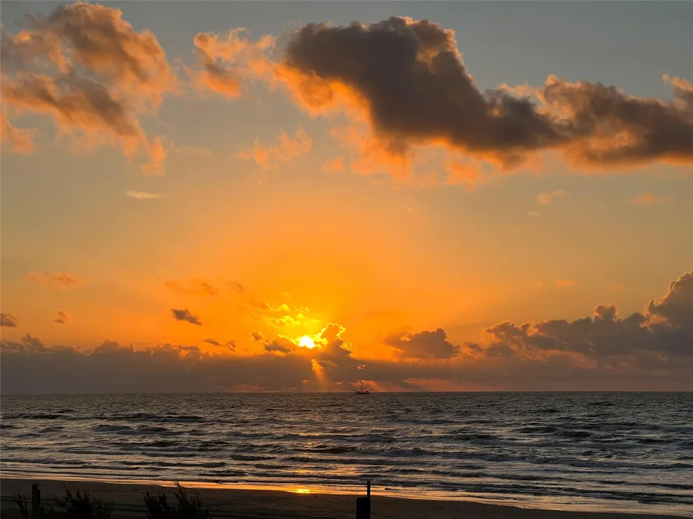 4230 Pirates Drive Galveston, TX 77554
