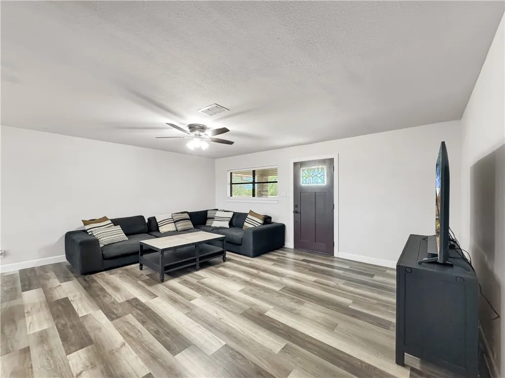 130 County Road 3211 Orange Grove, TX 78372