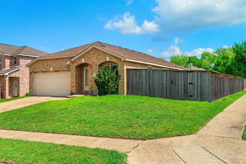 424 Summer Tree Drive Hutchins, TX 75141