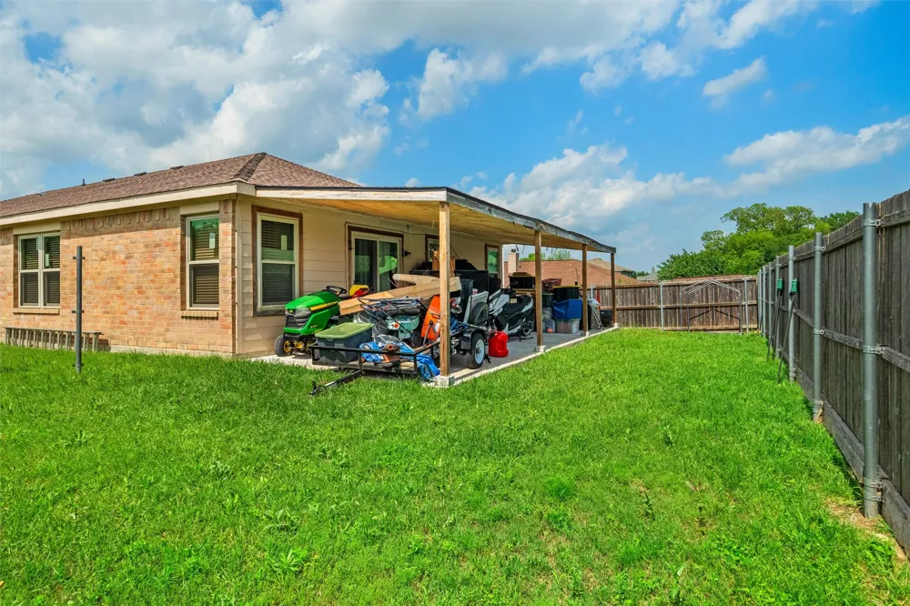 424 Summer Tree Drive Hutchins, TX 75141