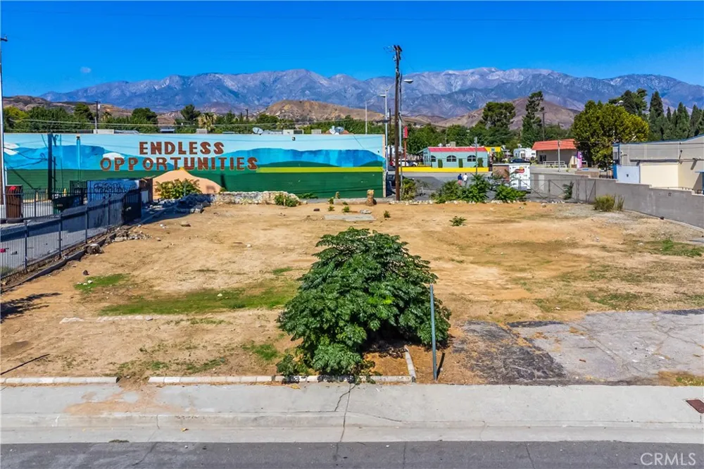 579 W Livingston Banning, CA 92220