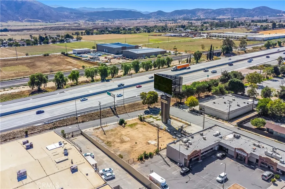 579 W Livingston Banning, CA 92220