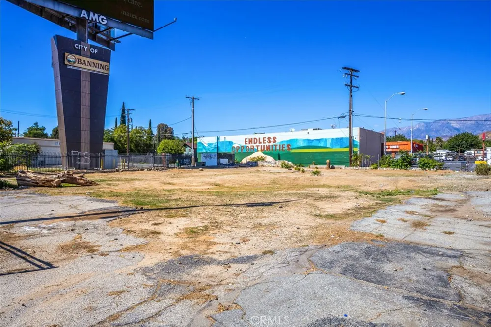 579 W Livingston Banning, CA 92220