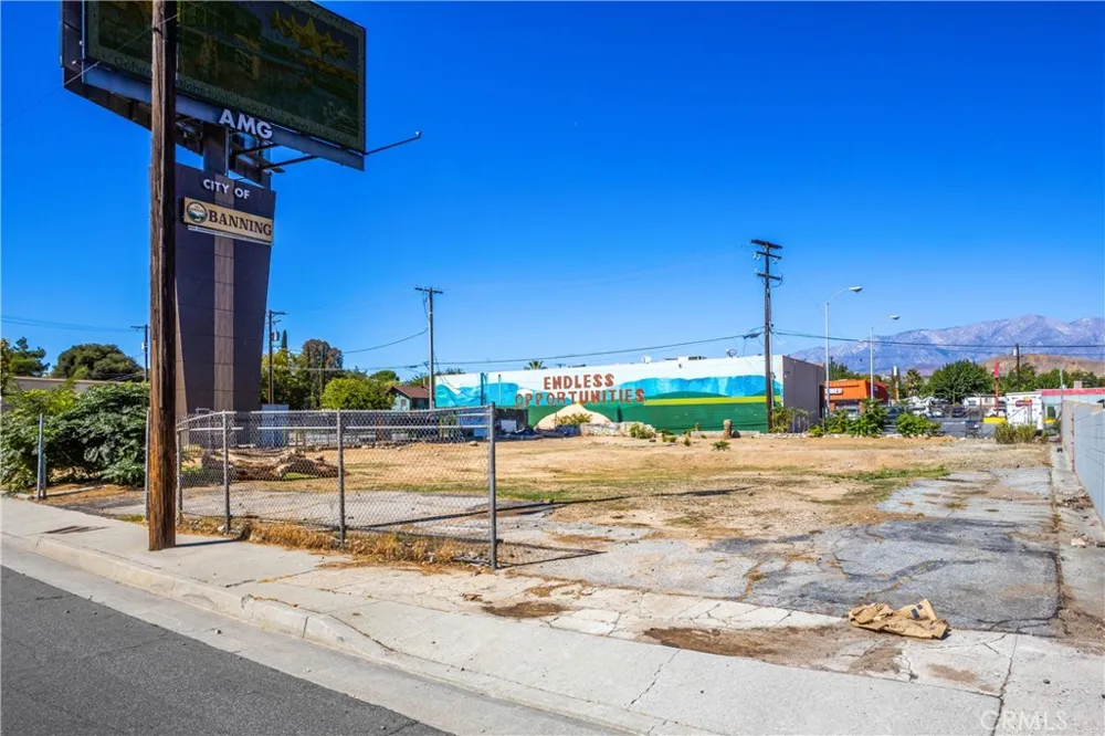 579 W Livingston Banning, CA 92220