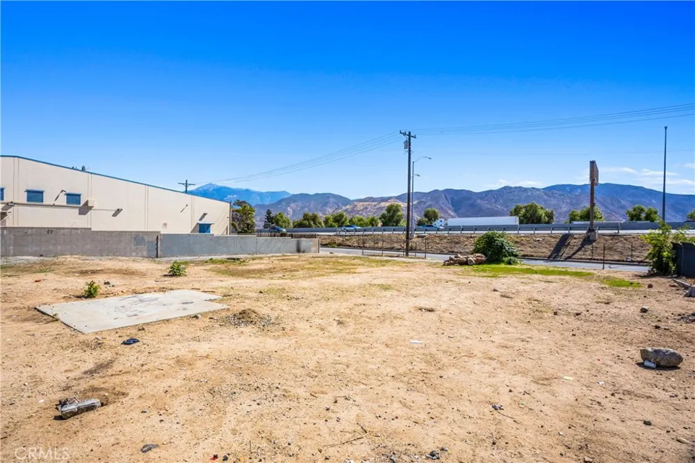 579 W Livingston Banning, CA 92220