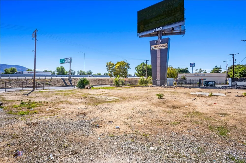 579 W Livingston Banning, CA 92220