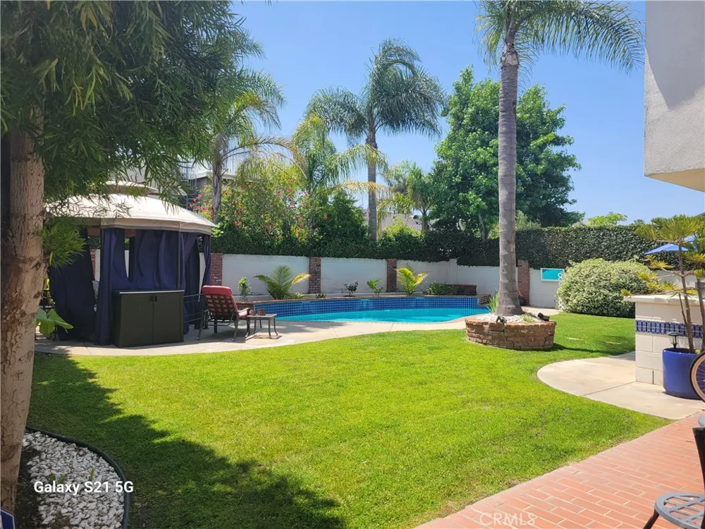 21171 Lochlea Lane Huntington Beach, CA 92646