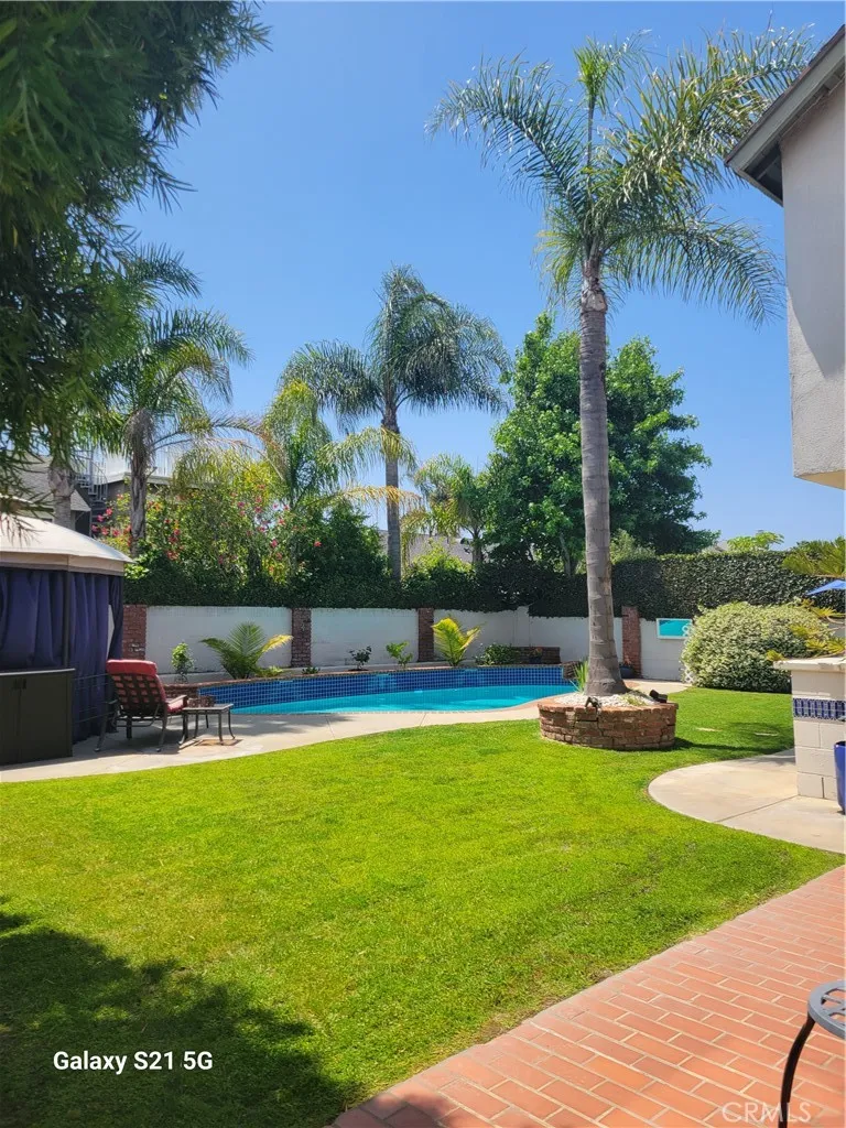21171 Lochlea Lane Huntington Beach, CA 92646