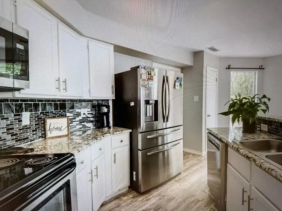 322 Ashley Oak Lane Lake Dallas, TX 75065