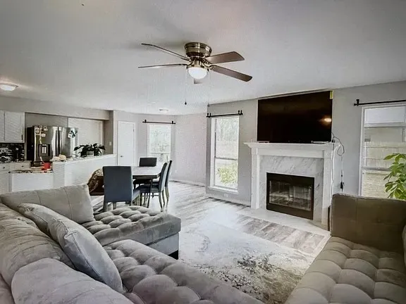 322 Ashley Oak Lane Lake Dallas, TX 75065