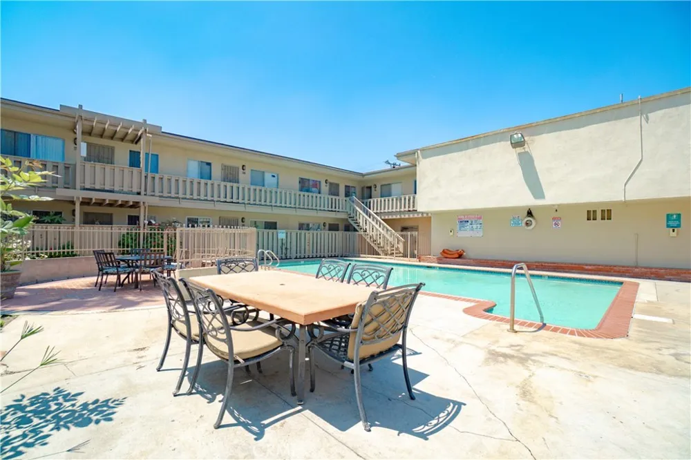 3325 Santa Fe Avenue #110 Long Beach, CA 90810
