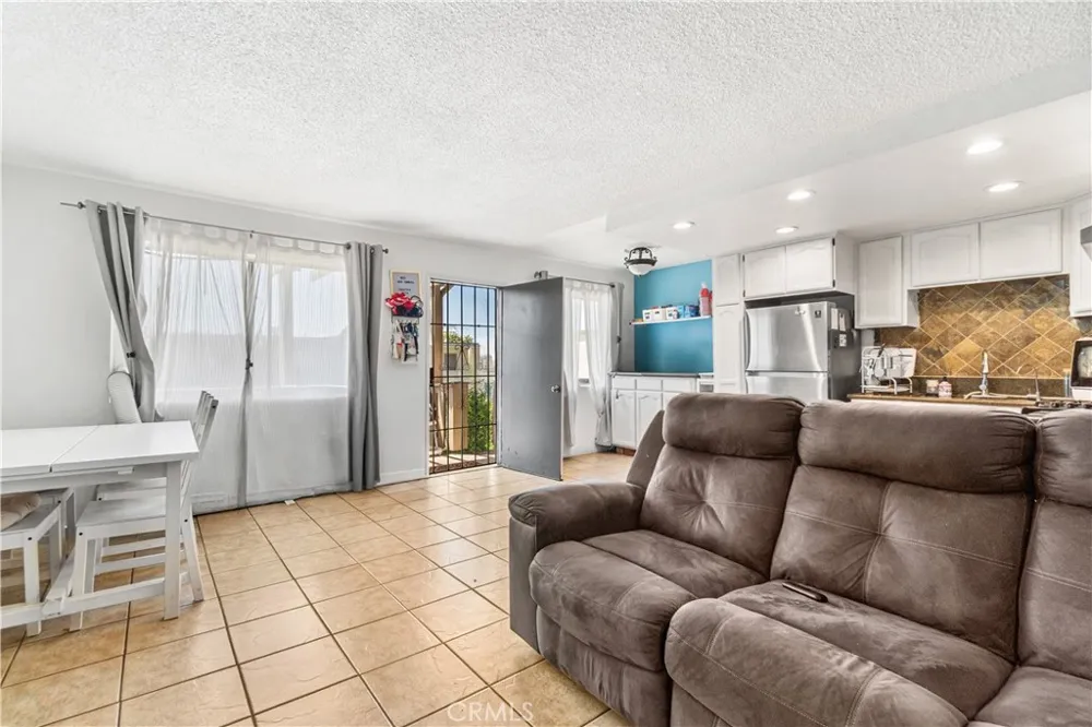 3325 Santa Fe Avenue #110 Long Beach, CA 90810