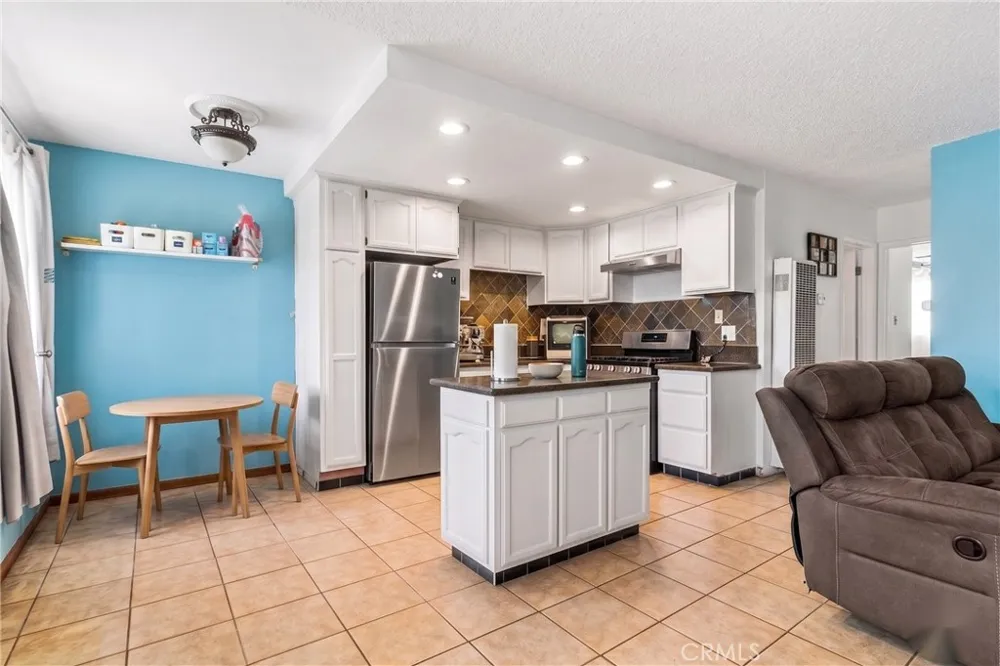 3325 Santa Fe Avenue #110 Long Beach, CA 90810