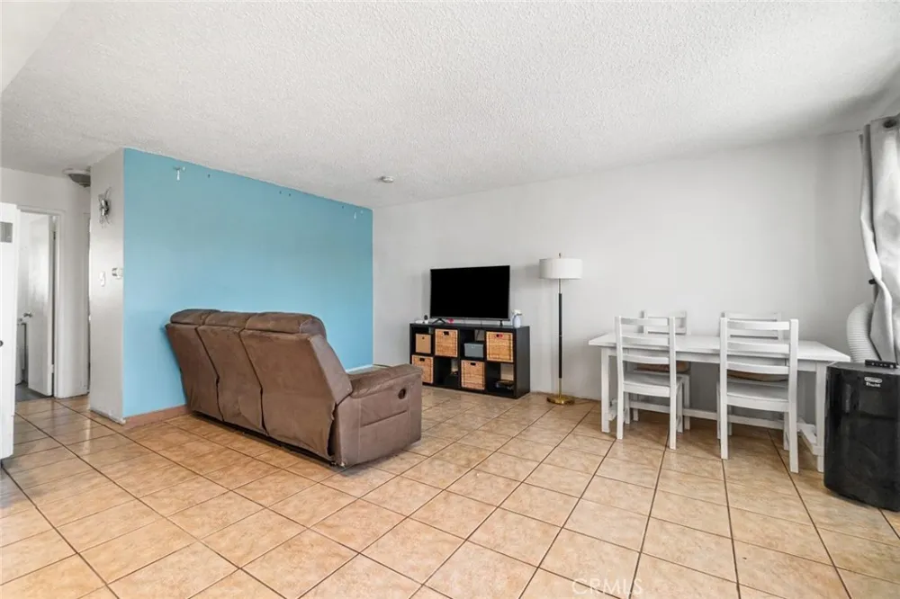 3325 Santa Fe Avenue #110 Long Beach, CA 90810