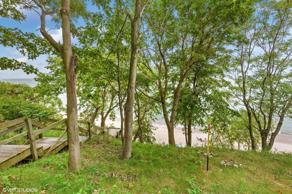 52 Lake Road Bridgman, MI 49106