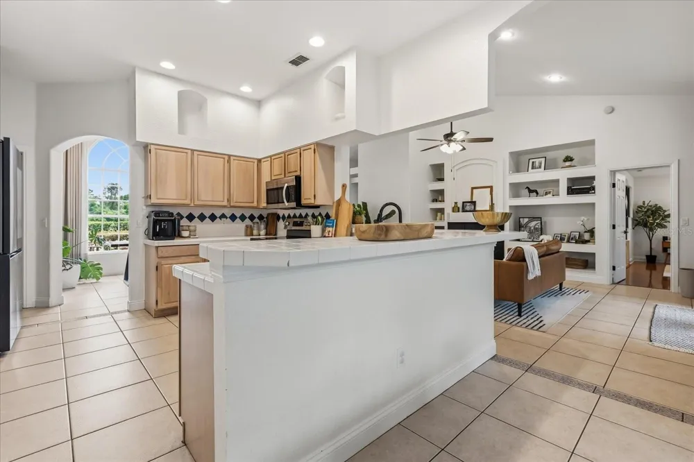 1934 THOROUGHBRED DRIVE Gotha, FL 34734