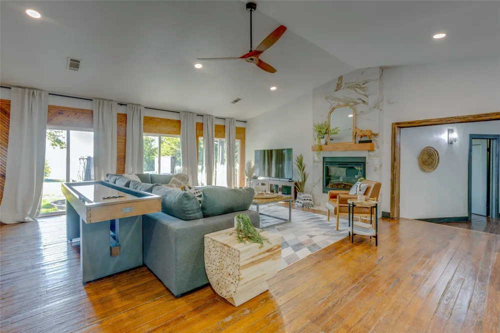 7404 County Road 964 Nevada, TX 75173